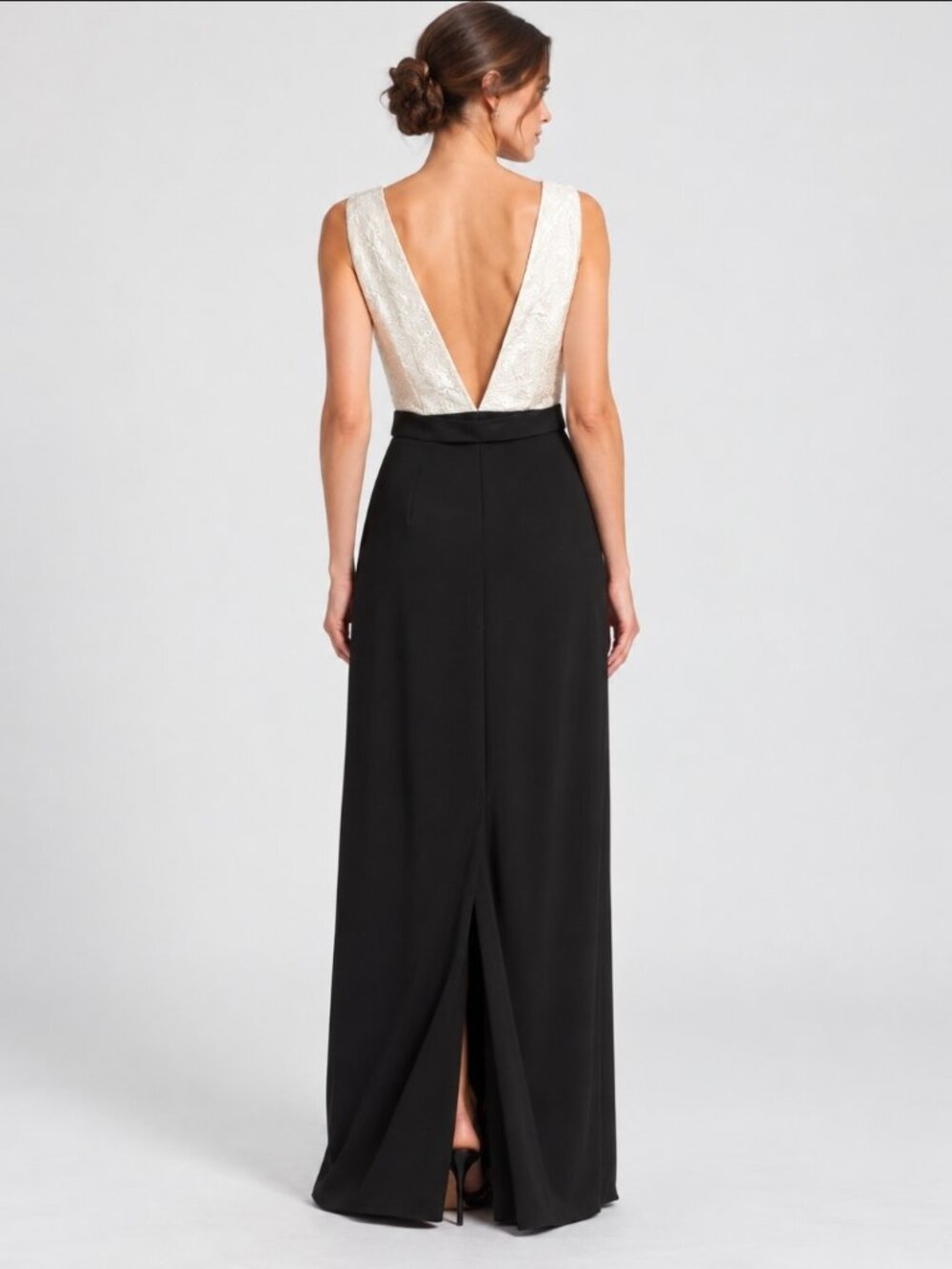 RAOUL Ivory Black Sloane Matelassé Deep V Open Back Extra Long Gown US 12 NWT